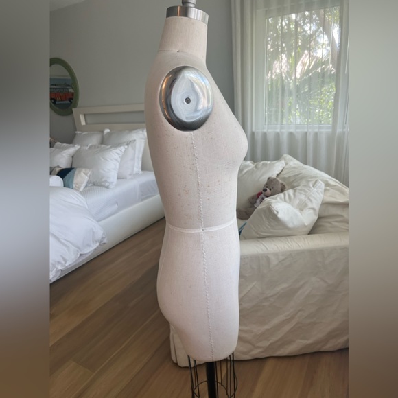 Dress Form Size 4 - Picture 5 of 7